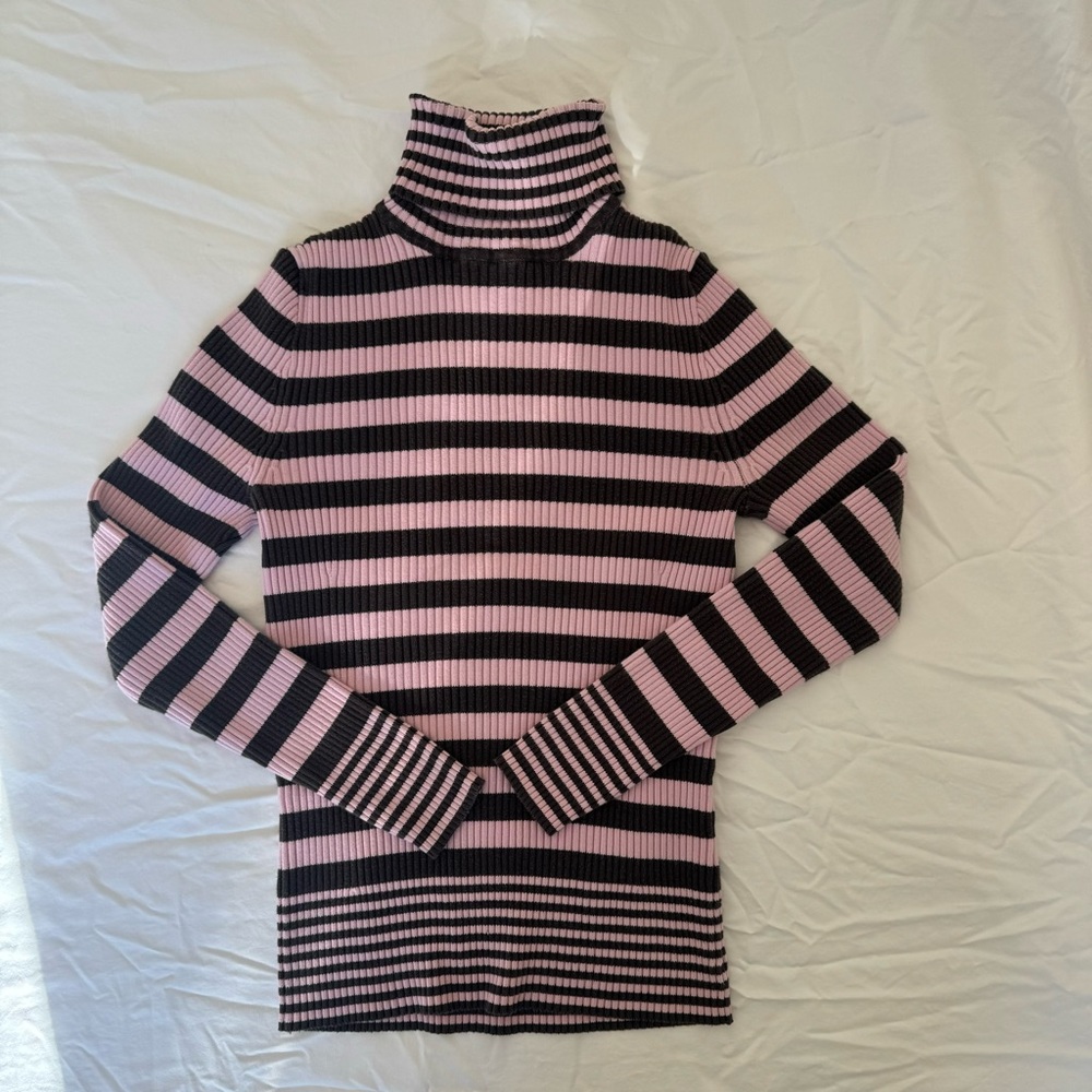 Pink & brown turtle neck